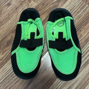 Wonder nation water shoes toddler 11/12